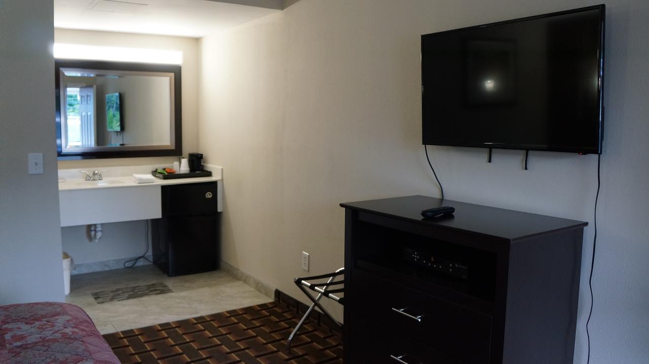 Best Stay Inn Plainville Экстерьер фото