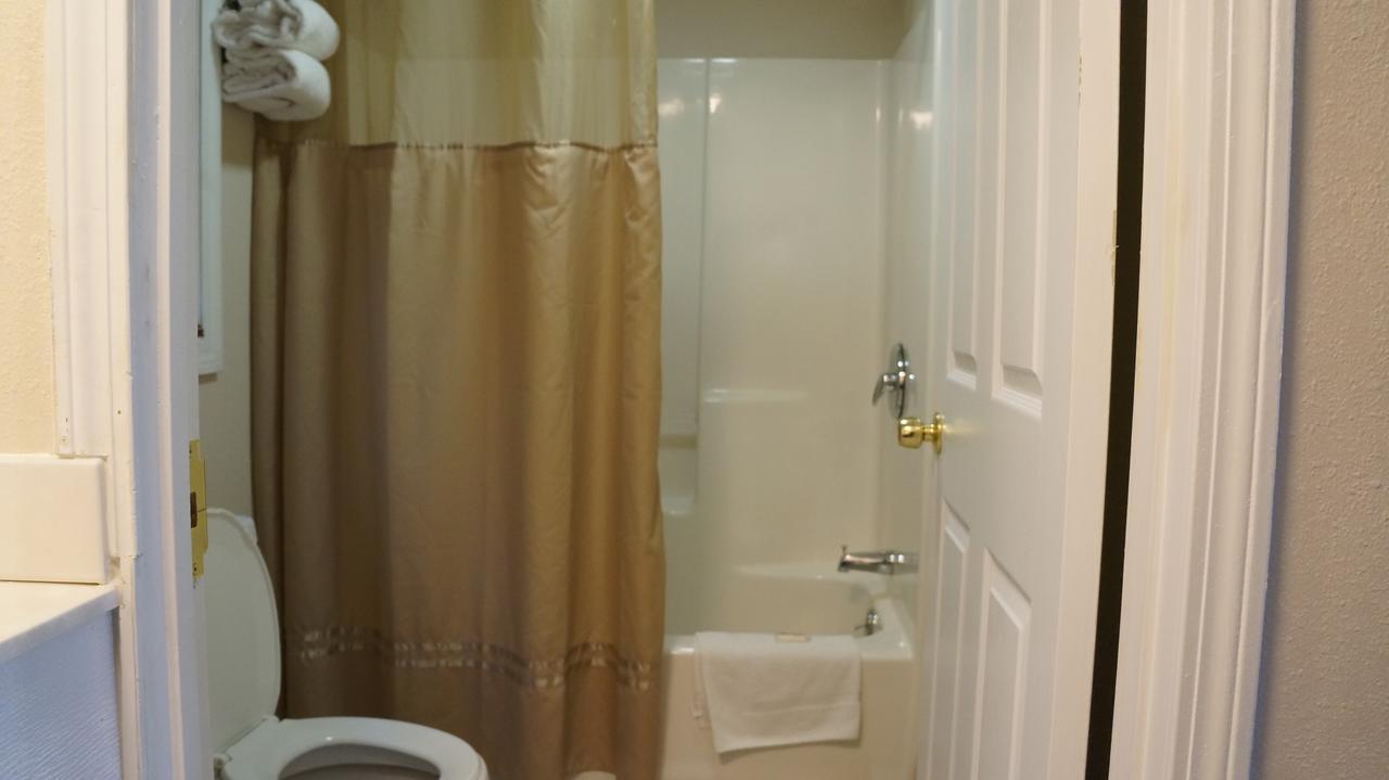 Best Stay Inn Plainville Экстерьер фото